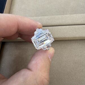 PT950 Platinum Emerald Lab-Grown Three stones Diamond Ring